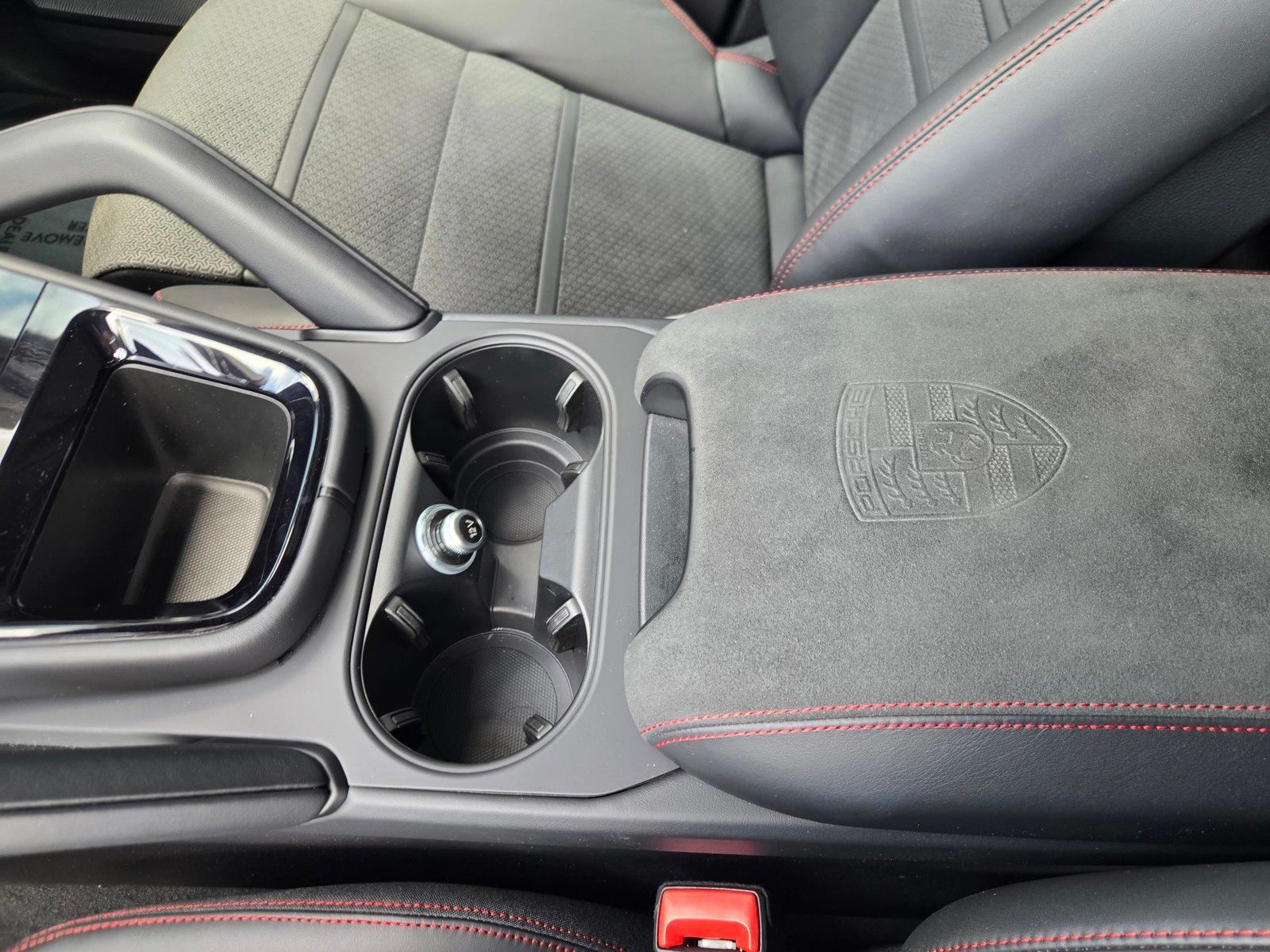 2026 Porsche Cayenne GTS — full photo 24 of 27