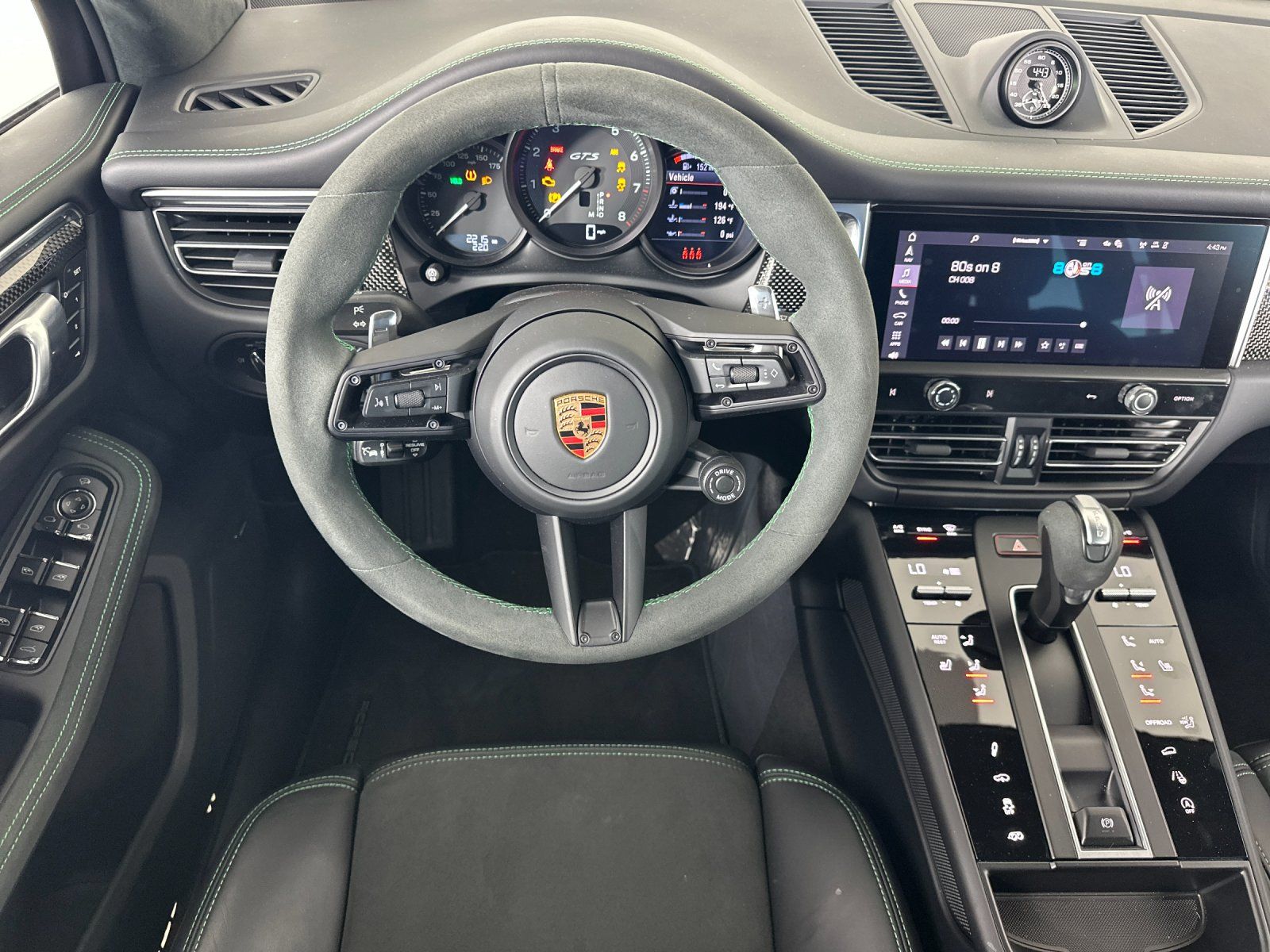 2026 Porsche Macan GTS — full photo 14 of 27