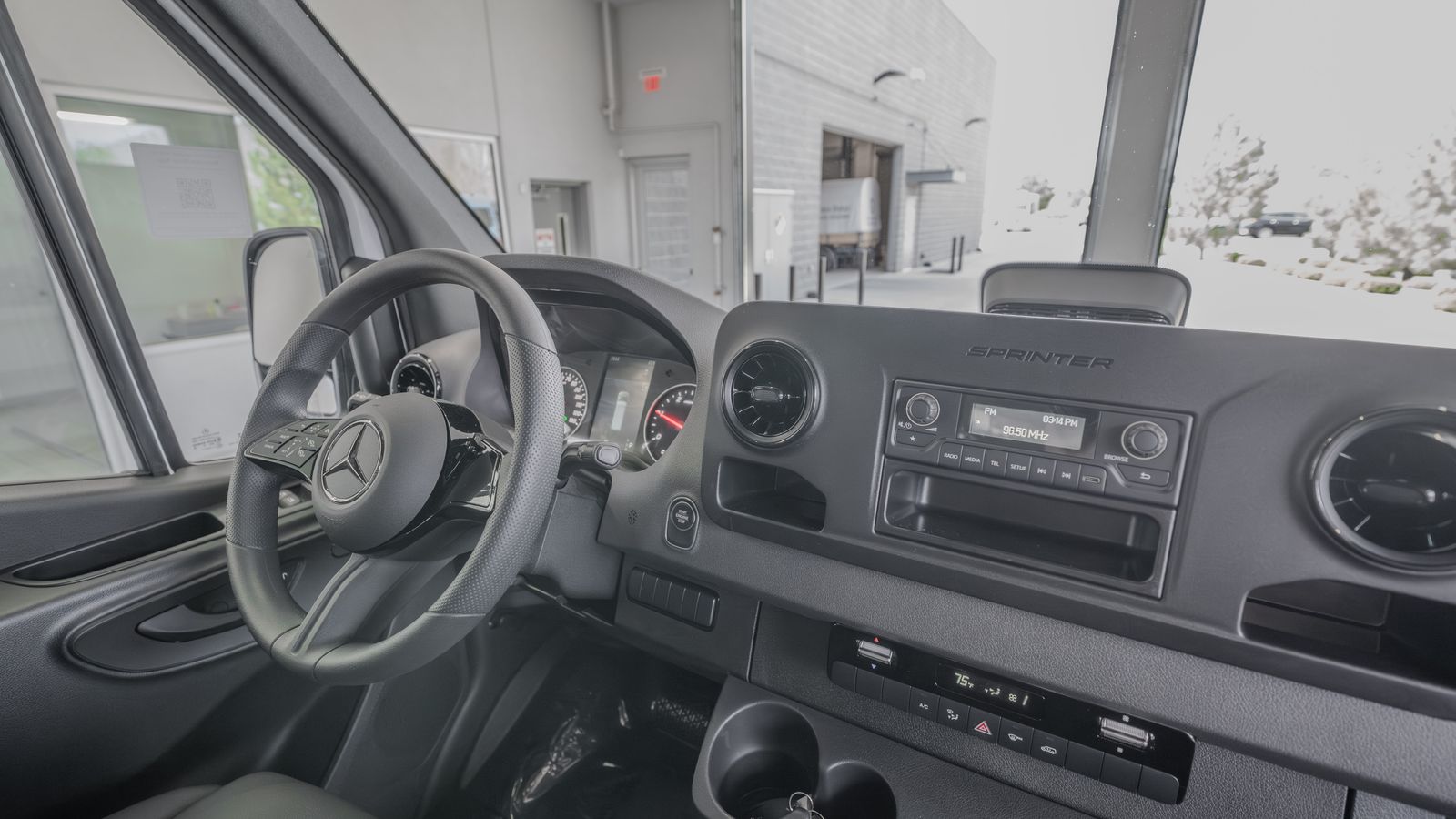 2025 Mercedes-Benz Sprinter 2500 Cargo 144 WB — full photo 19 of 35