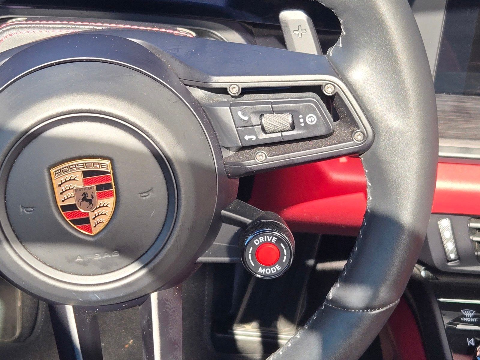 2025 Porsche 911 Carrera 4 GTS — foto completa 18 de 27