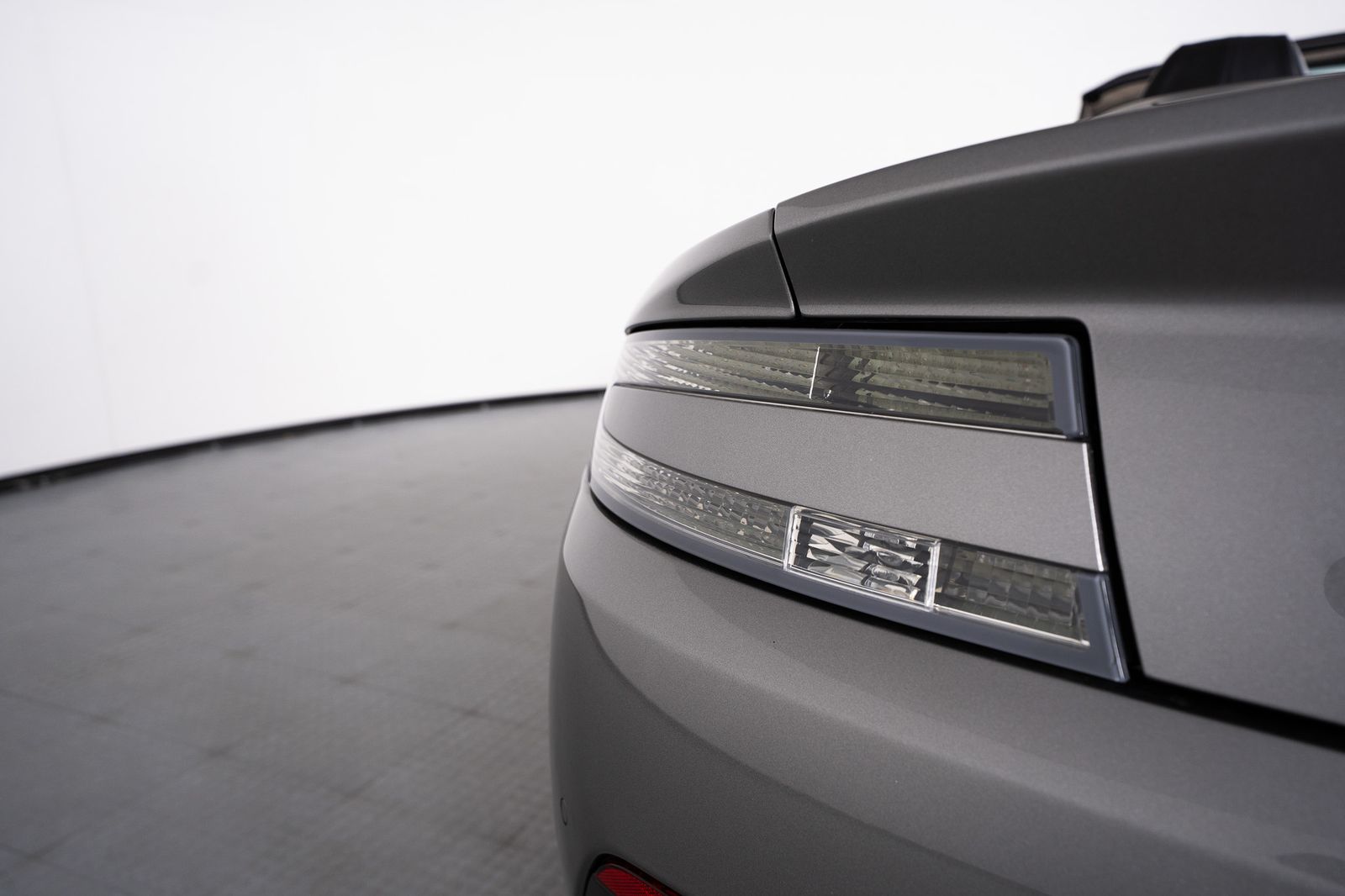 2012 Aston Martin V8 Vantage — foto completa 31 de 49