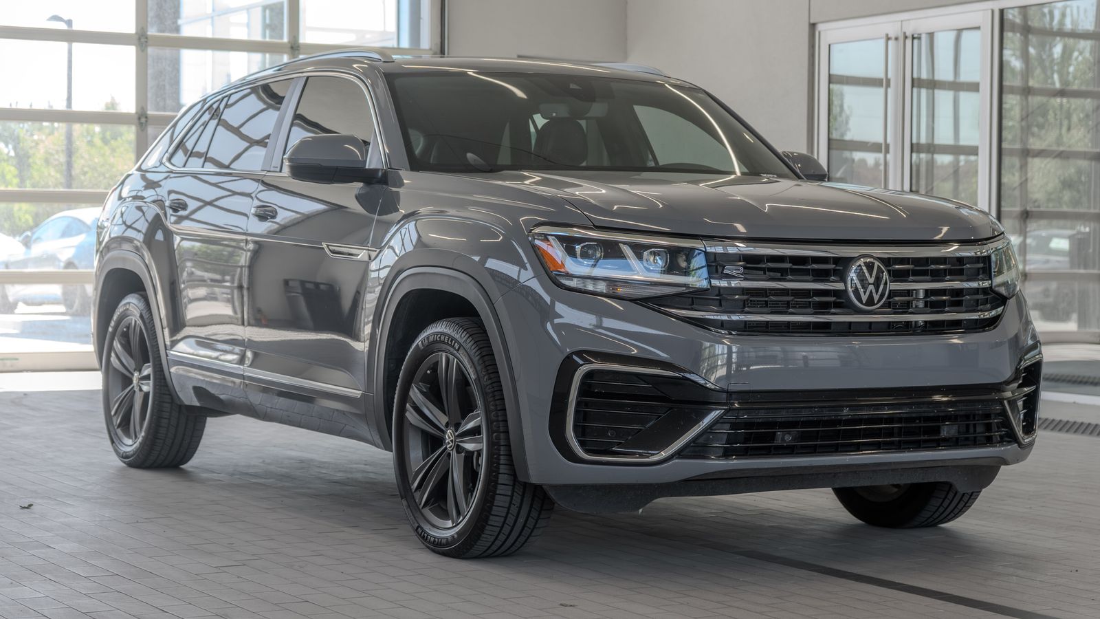 2022 Volkswagen Atlas Cross Sport 3.6L V6 SEL R-Line — full photo 21 of 34