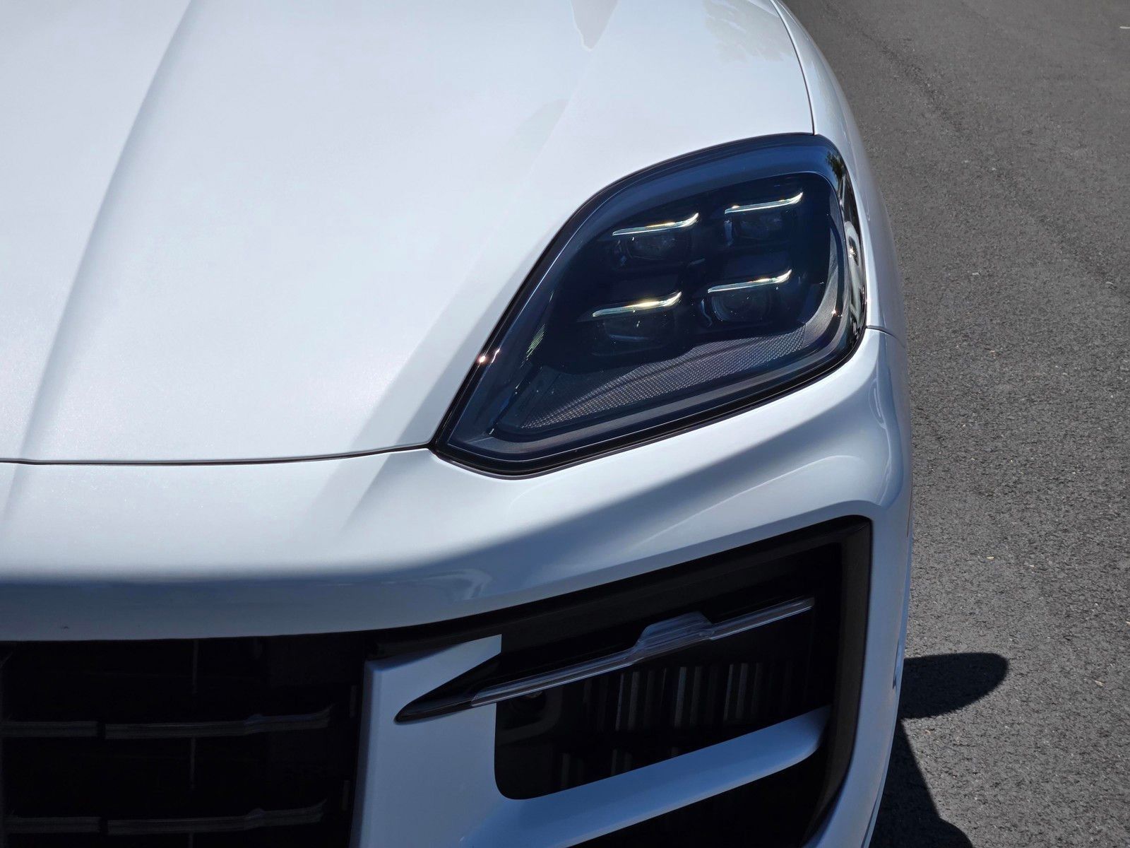 2026 Porsche Cayenne GTS — full photo 12 of 27