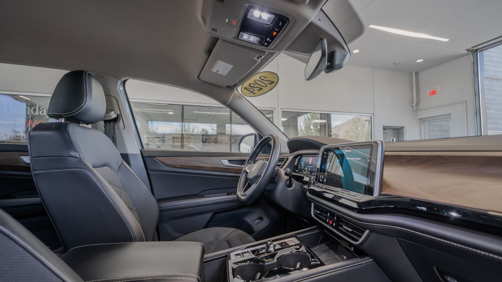 2024 Volkswagen Atlas 2.0T SE w/Technology — full photo 17 of 35