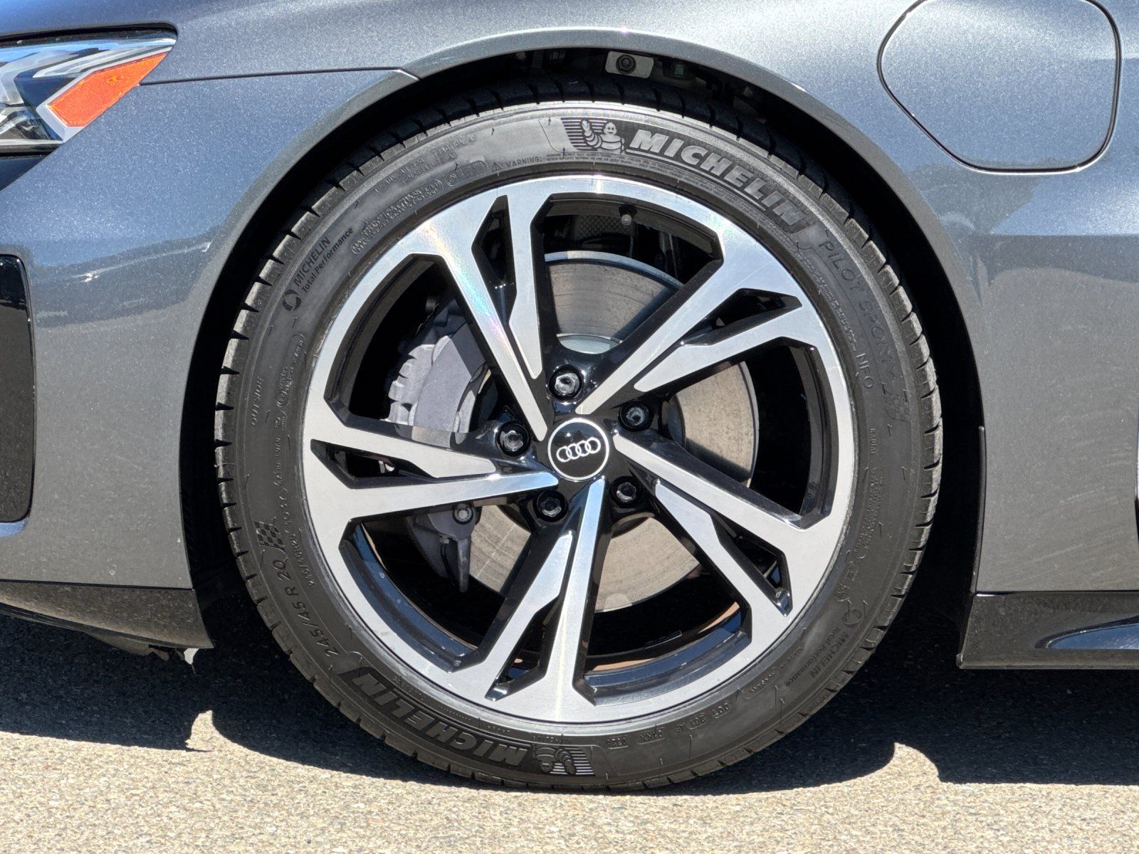 2022 Audi e-tron GT Premium Plus — foto completa 24 de 27