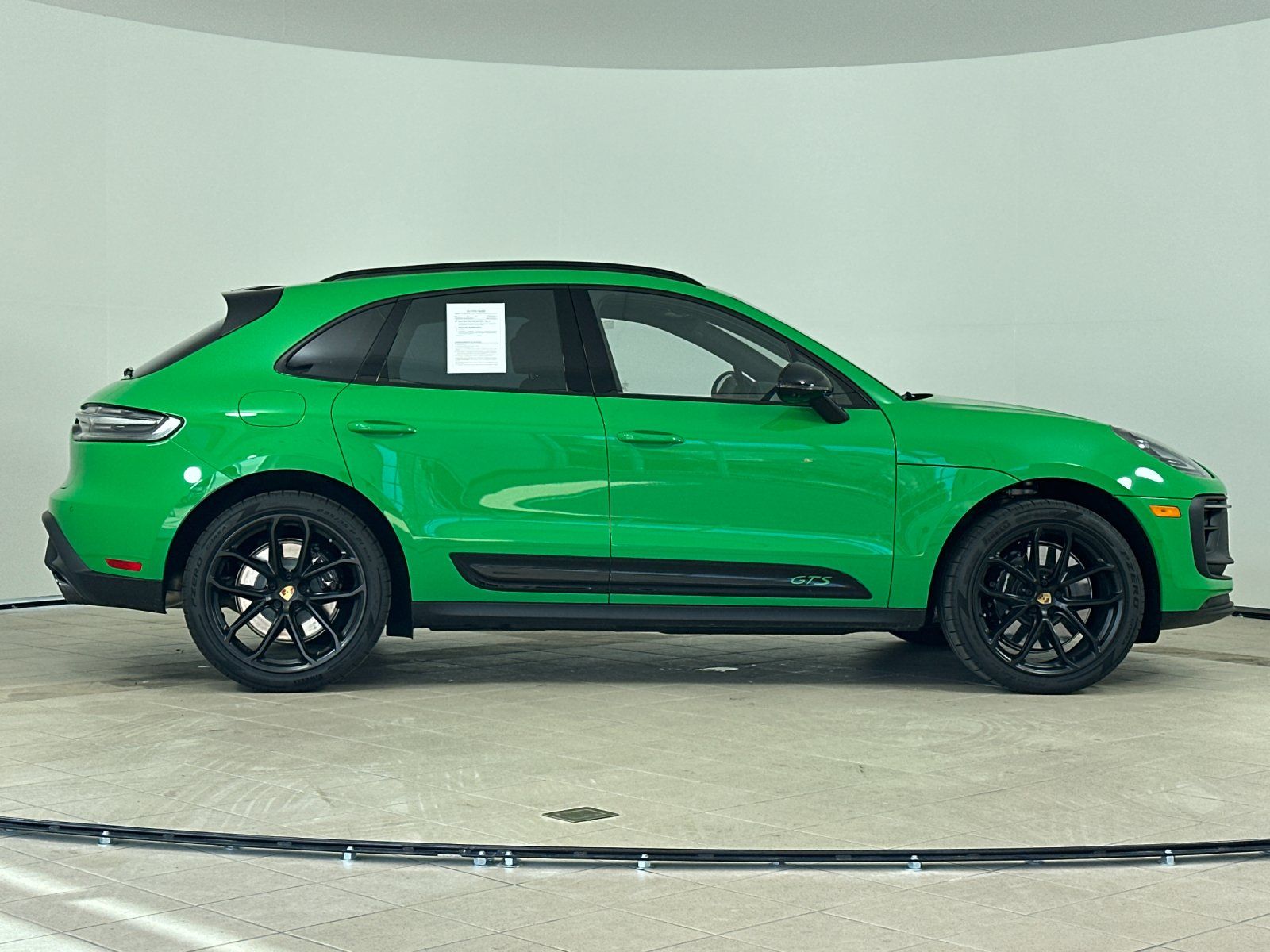 2026 Porsche Macan GTS — full photo 9 of 27