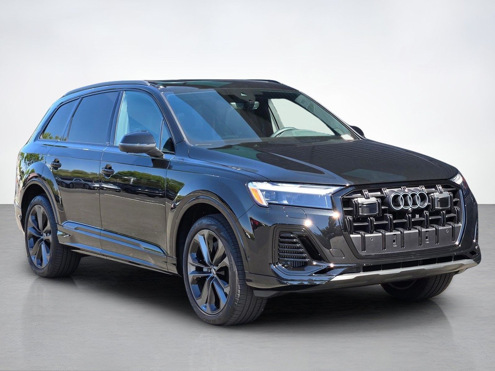 2025 Audi Q7 55 Premium Plus — full photo 8 of 45