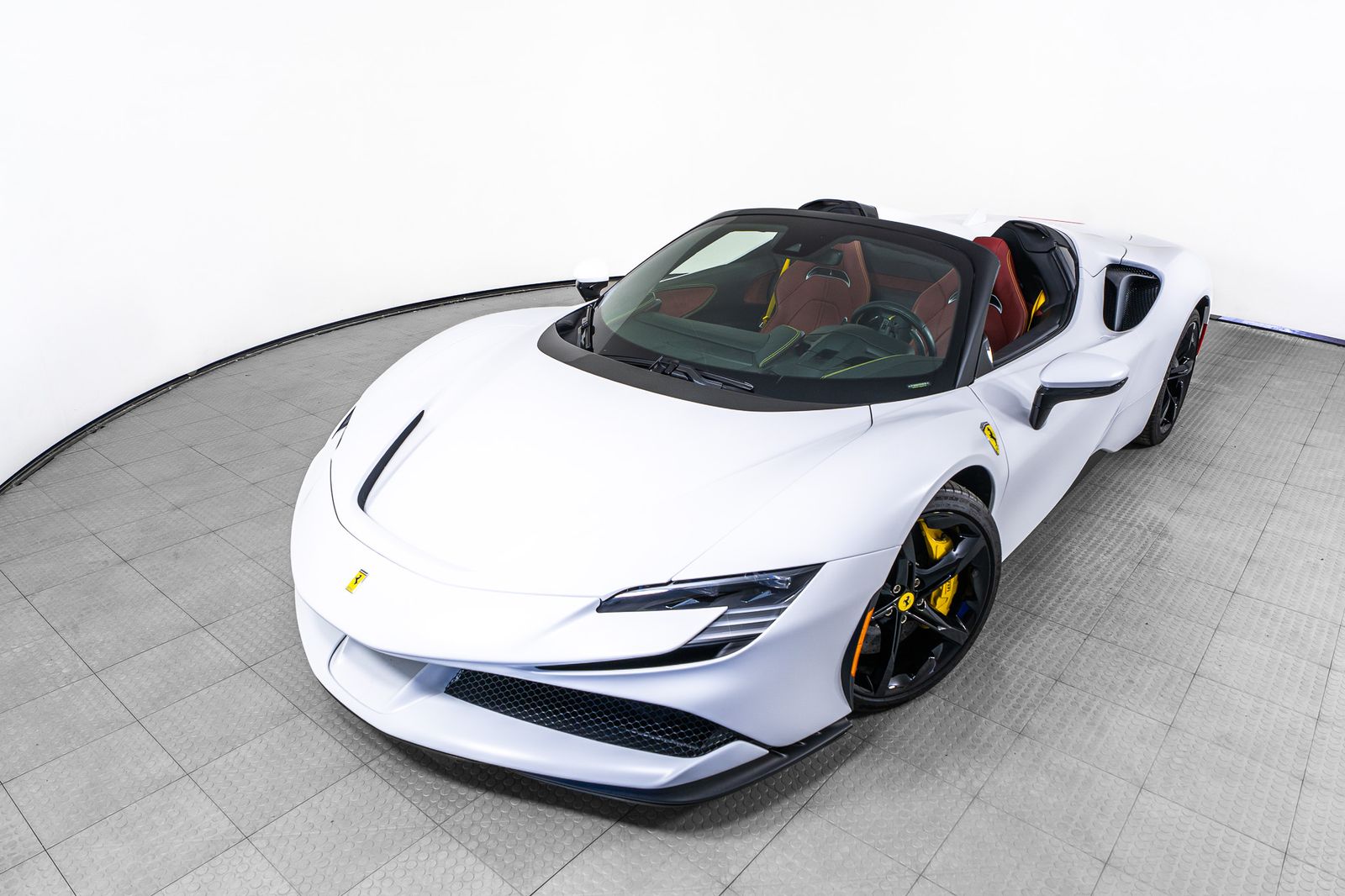 2024 Ferrari SF90 Spider — full photo 2 of 51