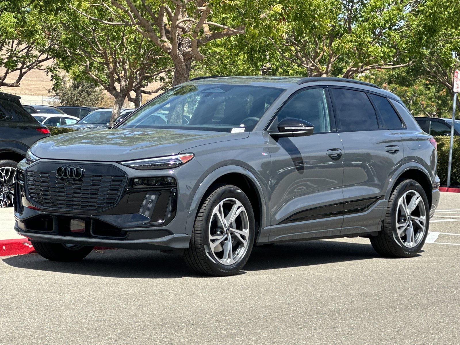 2027 Audi Q6 e-tron Premium Plus — photo 1 of 28