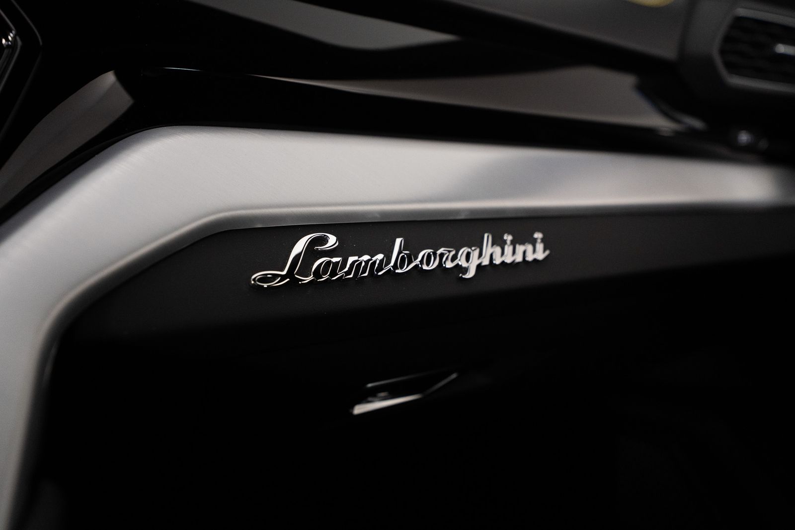 2020 Lamborghini Urus Base — full photo 39 of 53