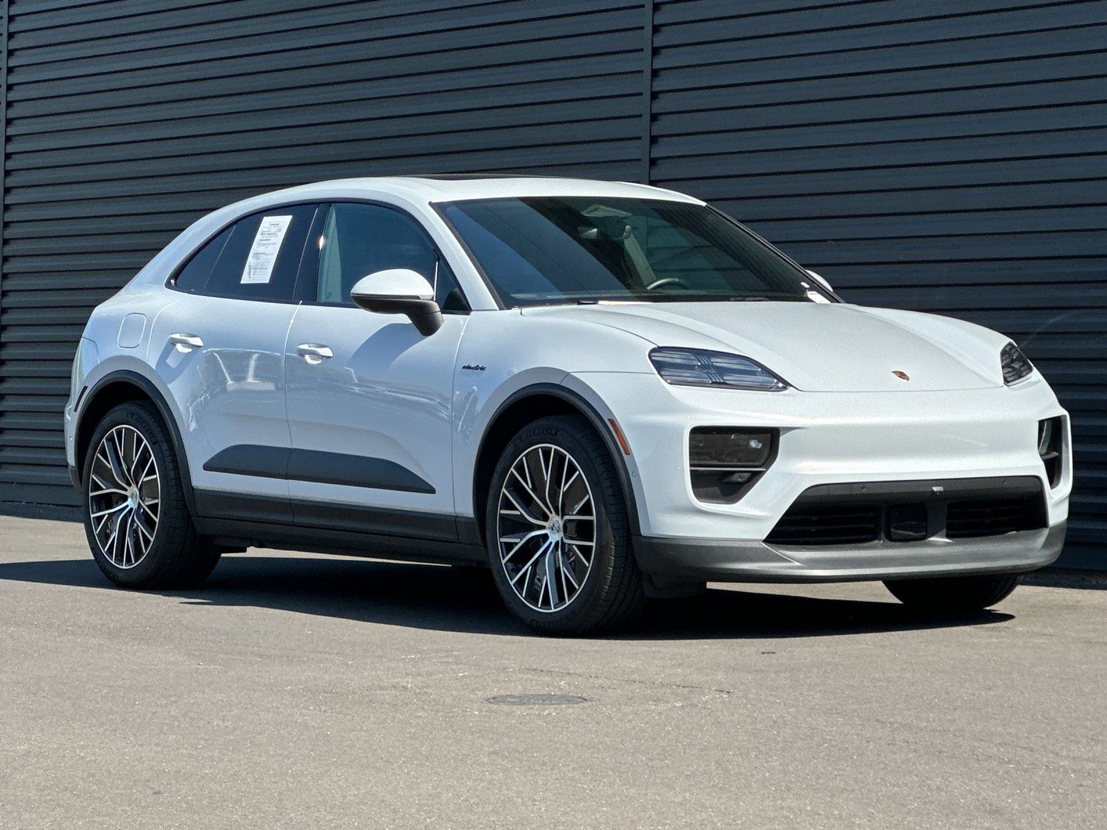 2025 Porsche Macan Electric Base — full photo 10 of 29