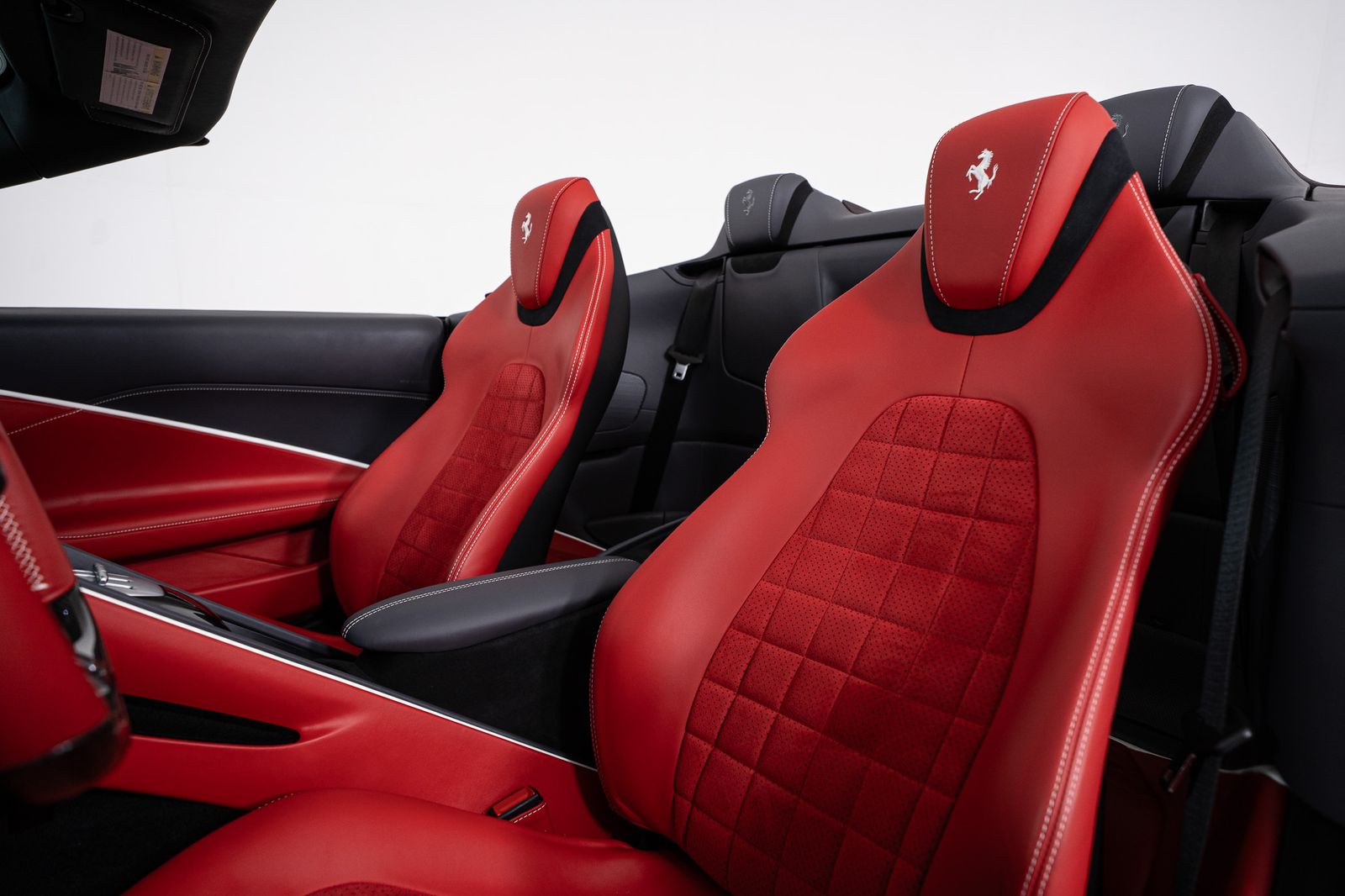 2025 Ferrari Roma Spider — foto completa 26 de 51