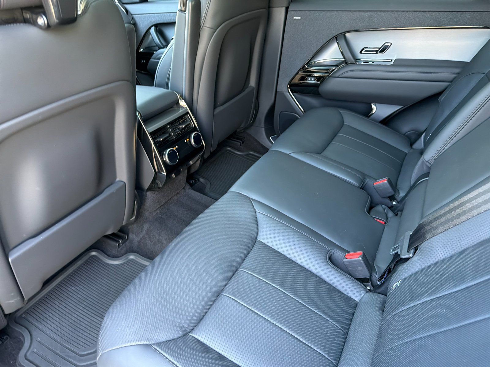 2024 Land Rover Range Rover Sport SE — full photo 12 of 29