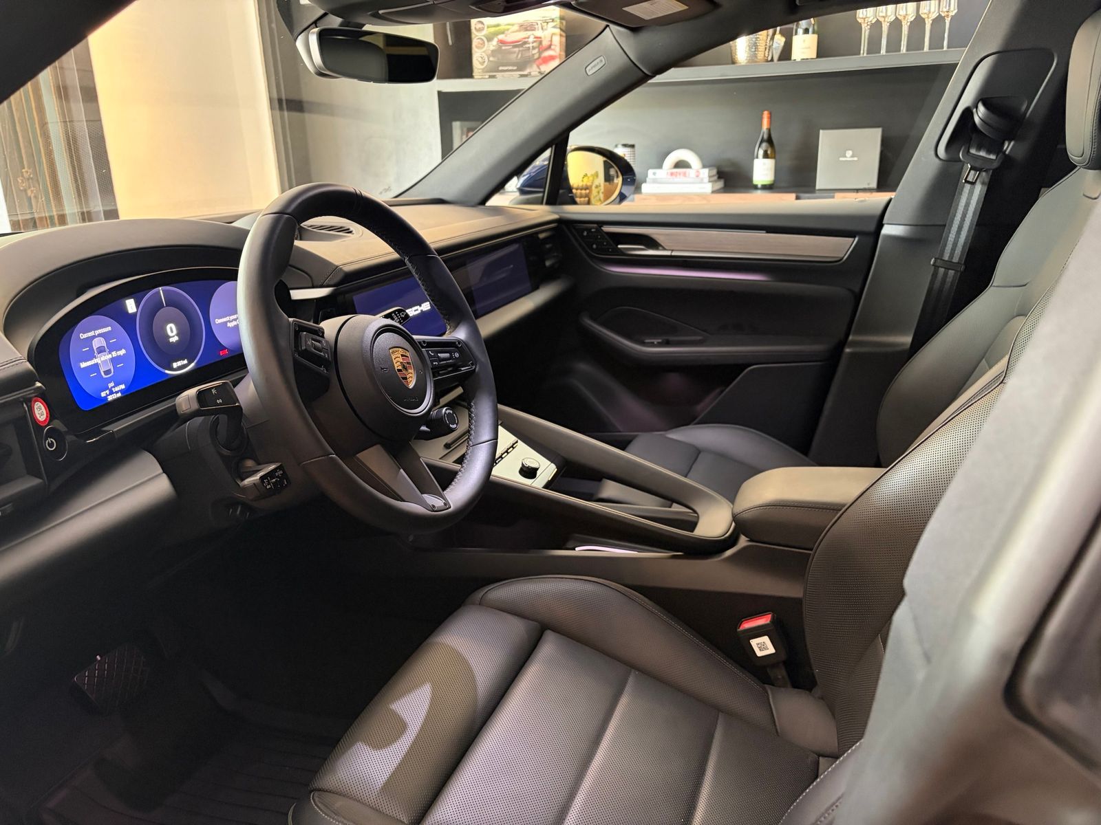 2024 Porsche Macan Electric 4 — full photo 8 of 10