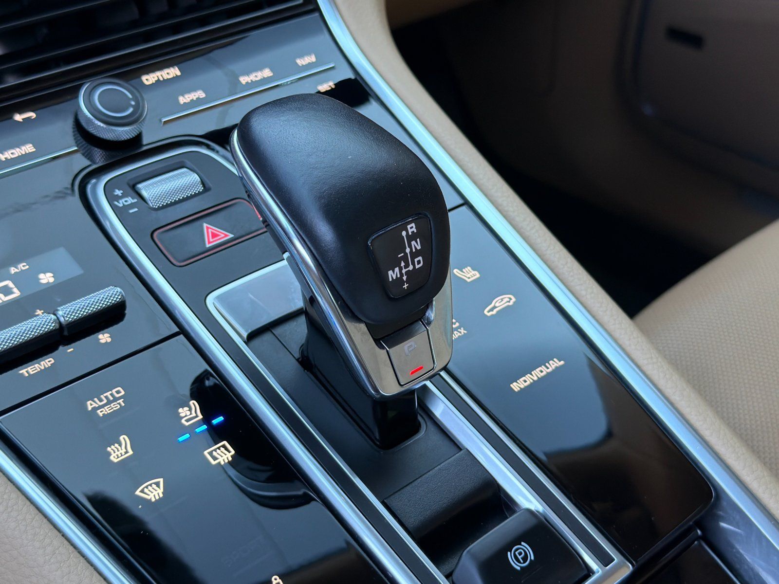 2023 Porsche Panamera E-Hybrid 4 — foto completa 21 de 28