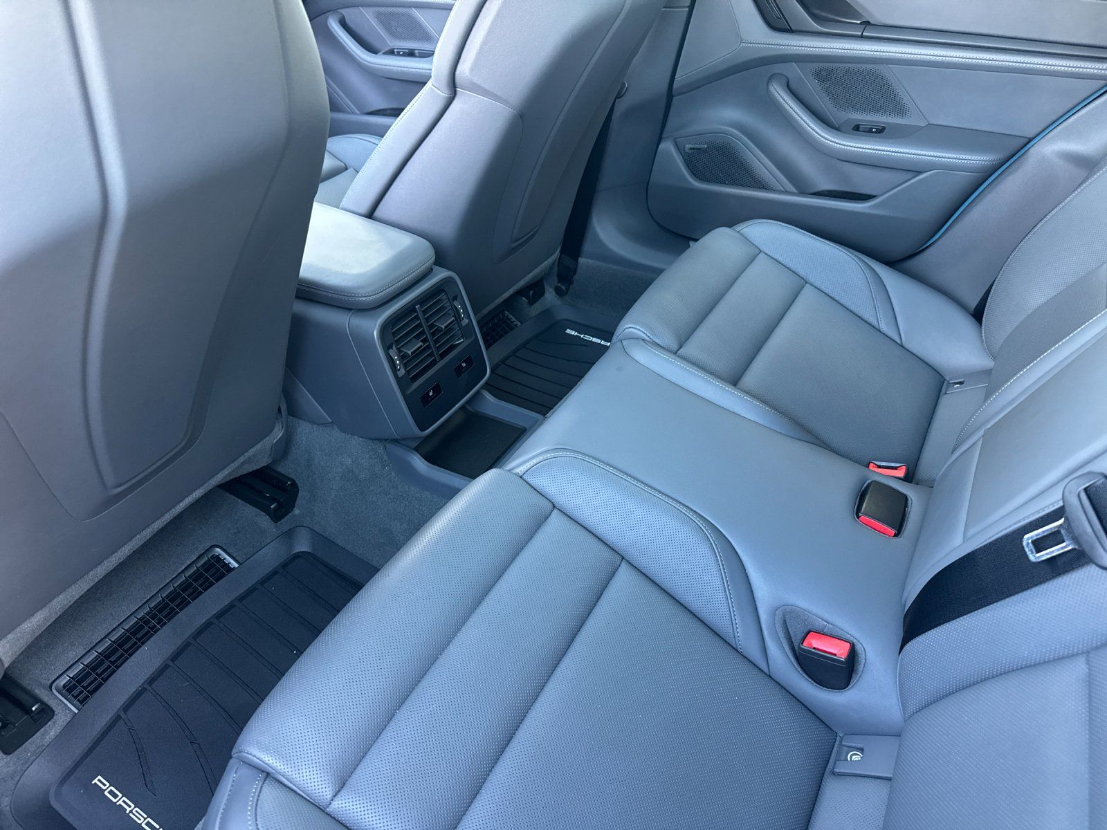 2024 Porsche Taycan 4S — full photo 13 of 29