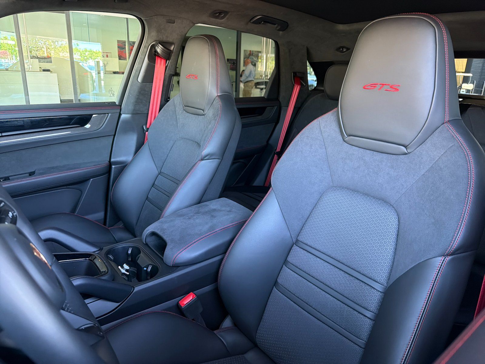 2026 Porsche Cayenne GTS — foto completa 6 de 27