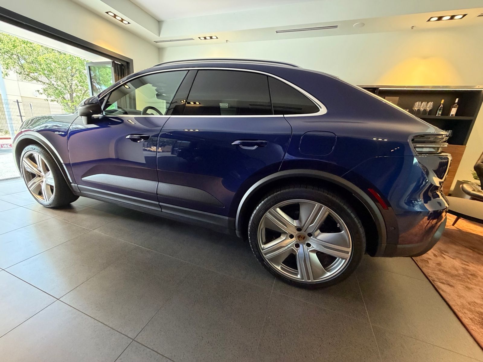 2024 Porsche Macan Electric 4 — full photo 7 of 10