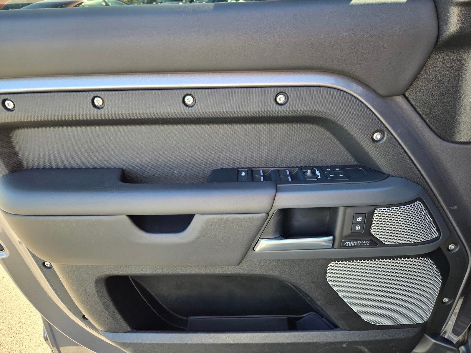 2024 Land Rover Defender 130 X — full photo 17 of 45