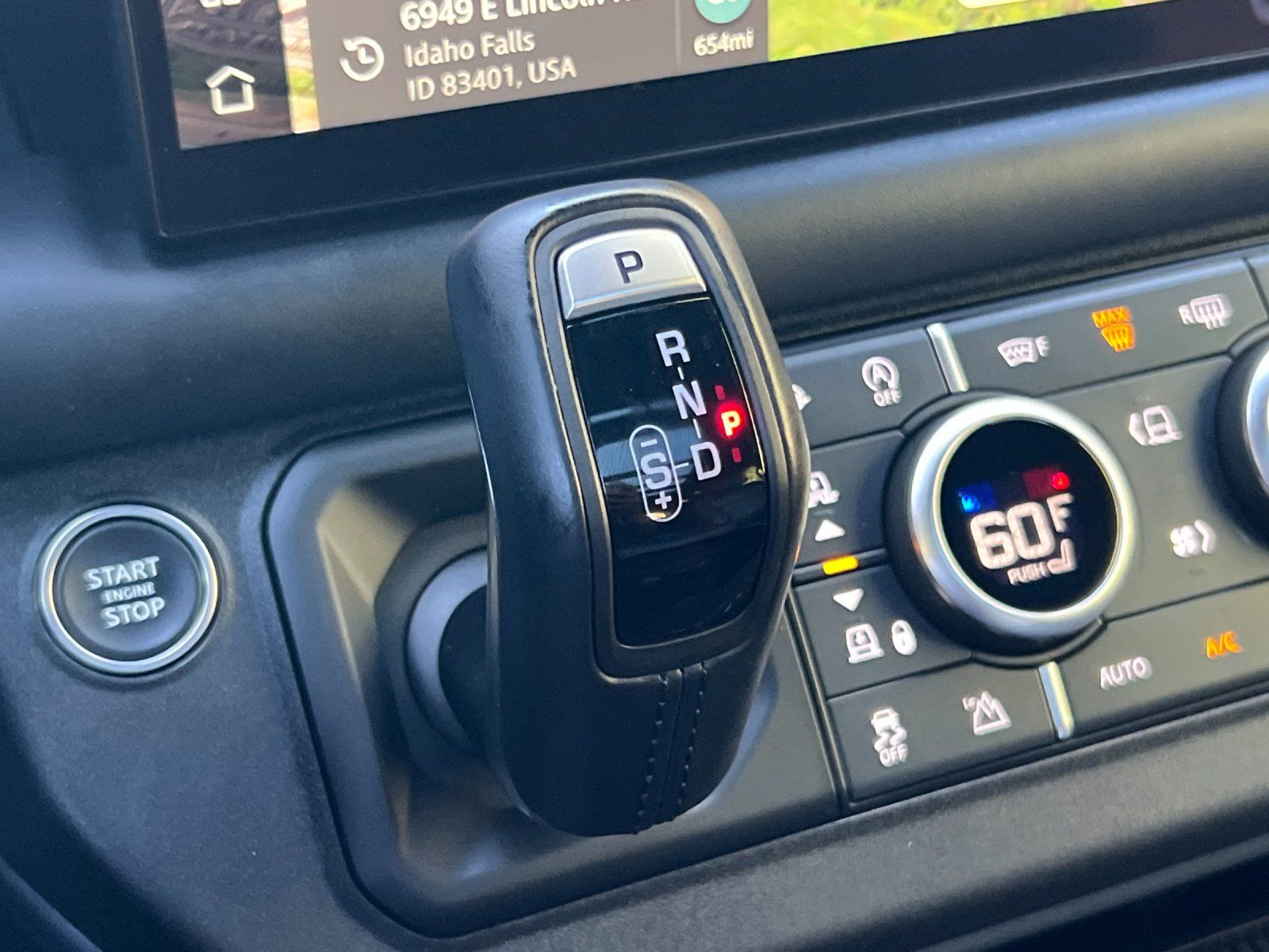 2024 Land Rover Defender 110 X — full photo 21 of 29