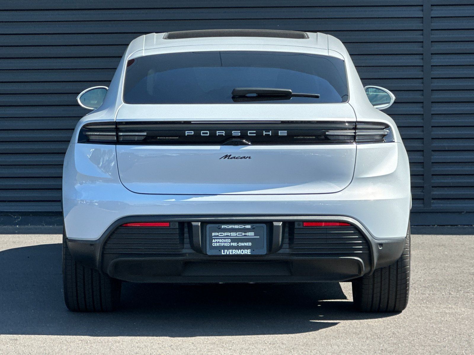 2025 Porsche Macan Electric Base — full photo 7 of 29
