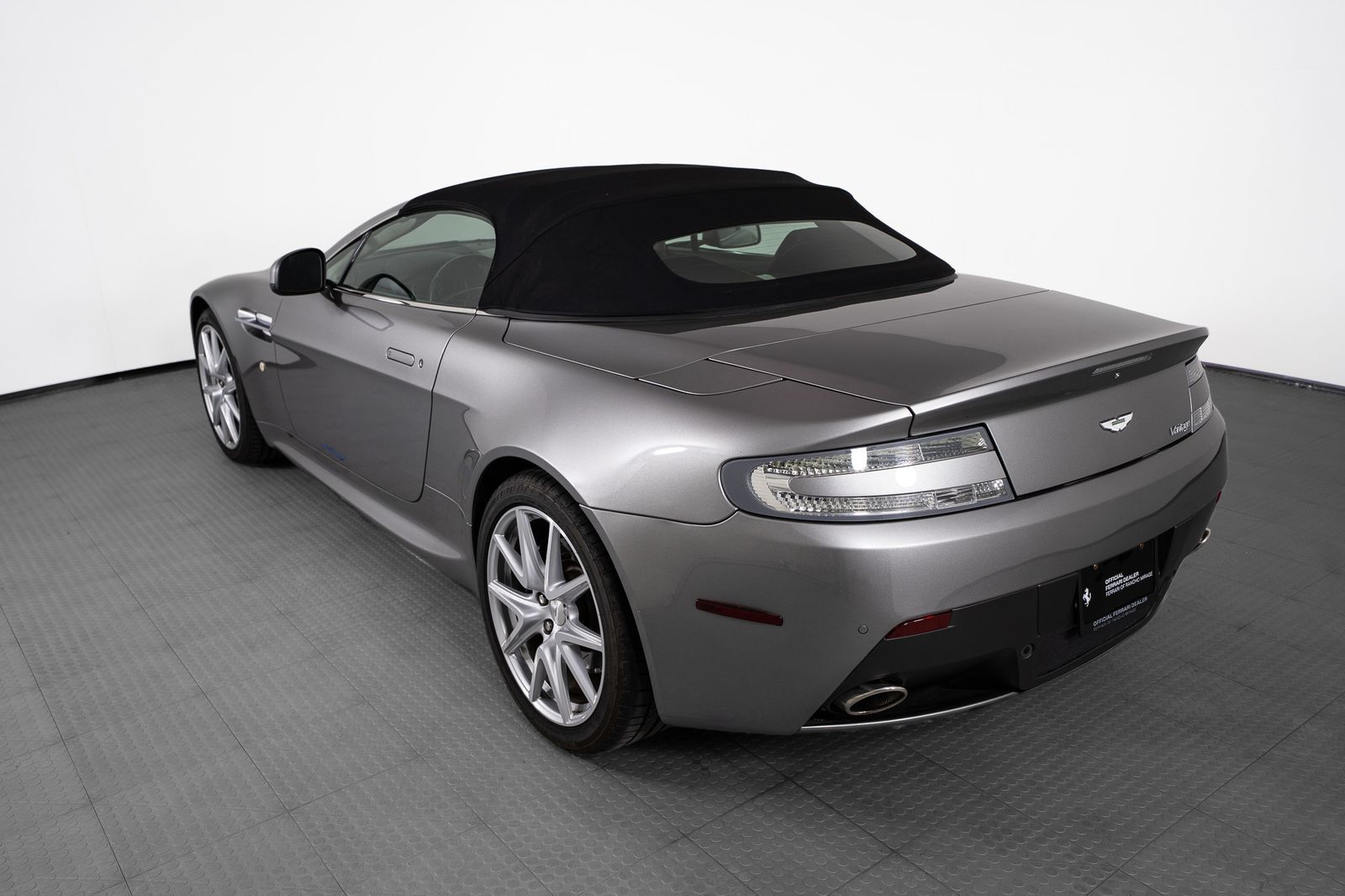 2012 Aston Martin V8 Vantage — foto completa 45 de 49