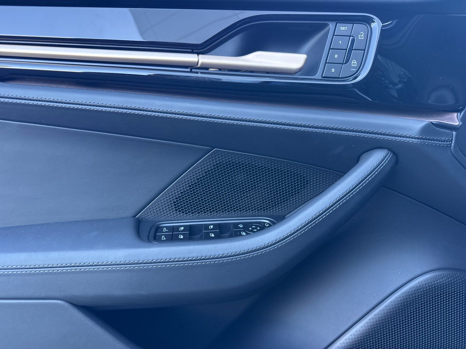 2025 Porsche Panamera 4 — foto completa 13 de 29