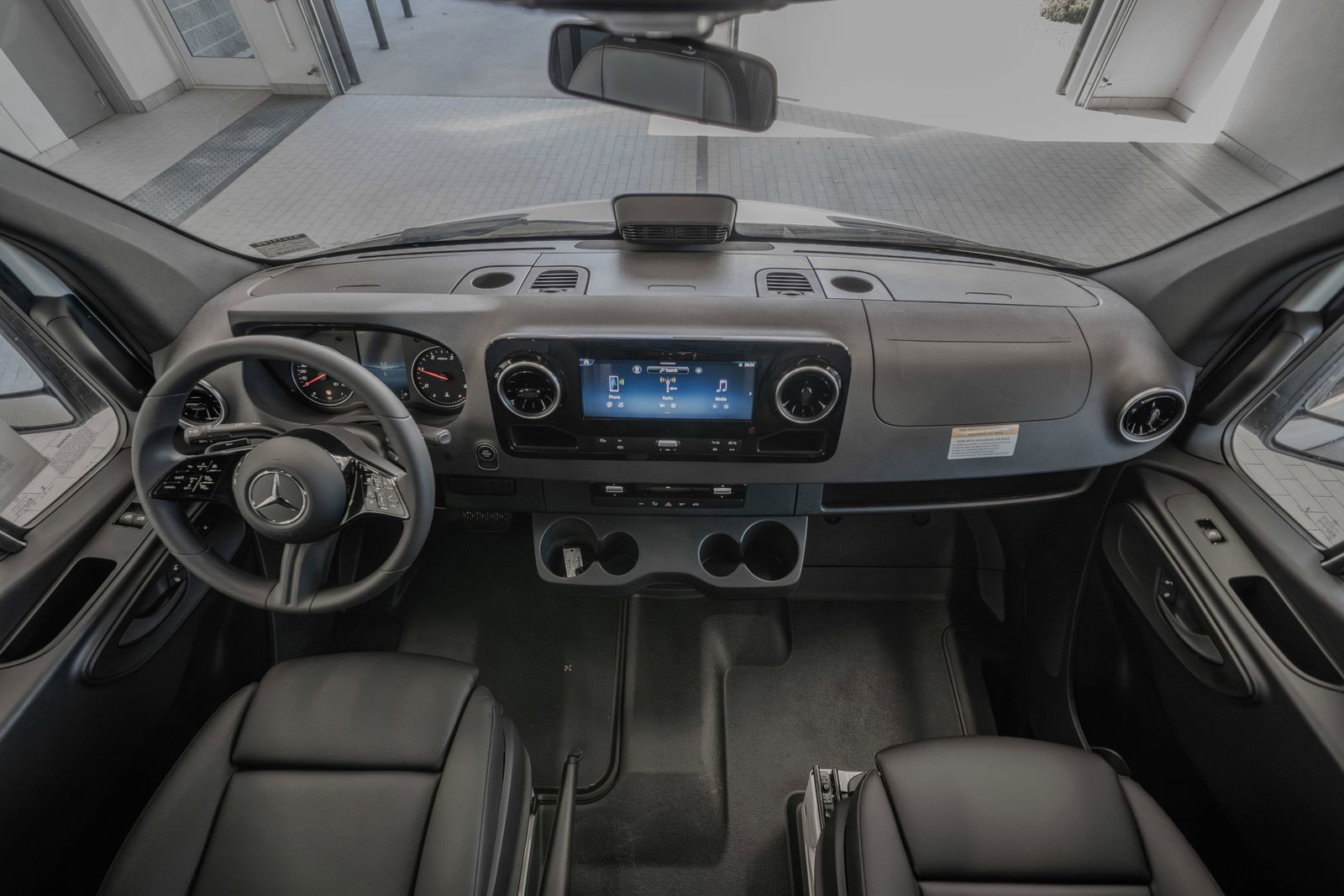 2025 Mercedes-Benz Sprinter 2500 Cargo 144 WB — foto completa 8 de 37