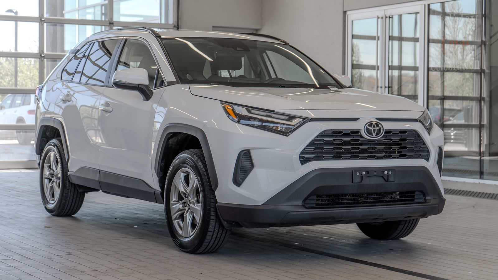 2024 Toyota RAV4 XLE — full photo 21 of 34