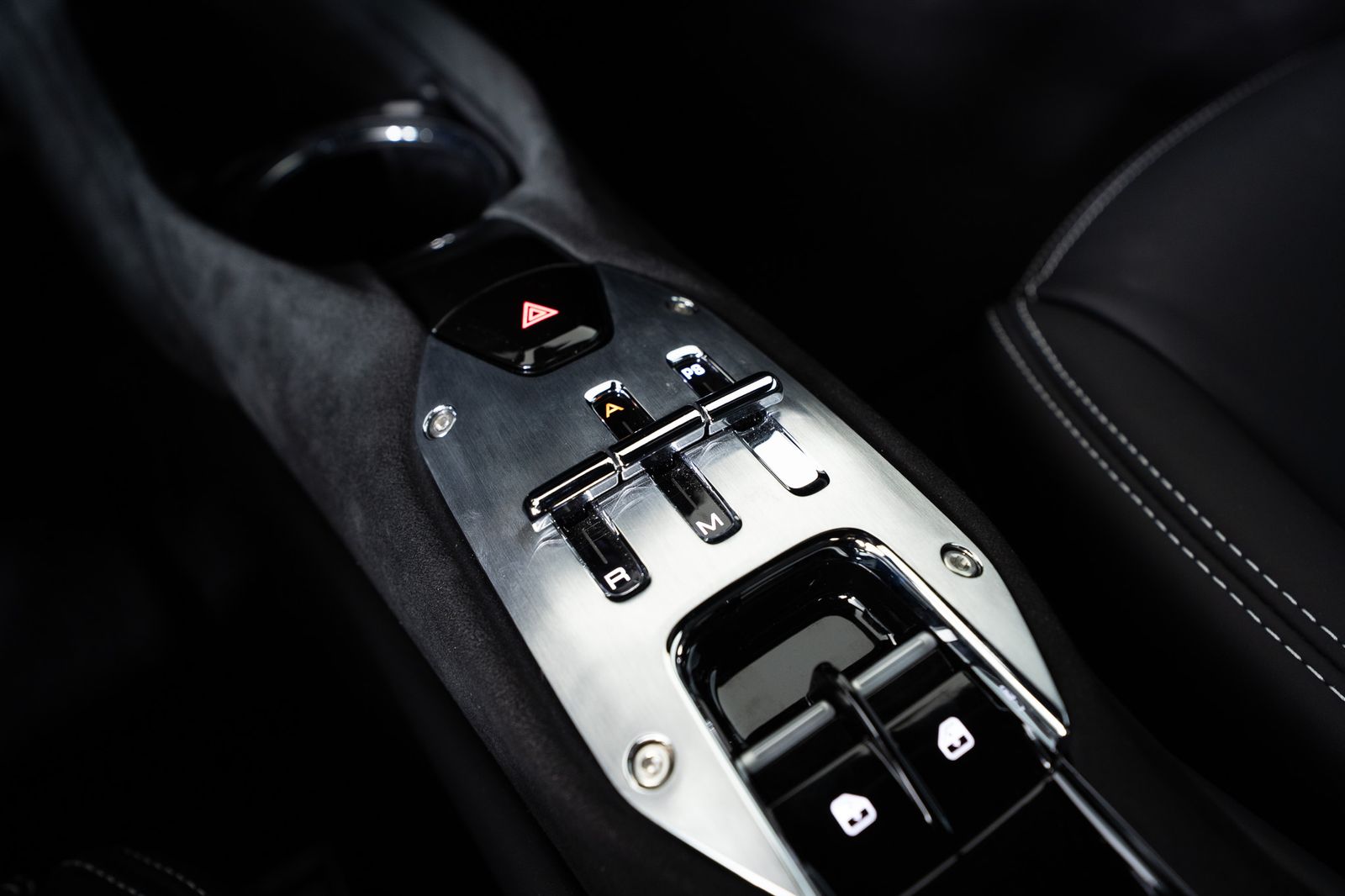 2025 Ferrari 296 GTB — foto completa 32 de 51