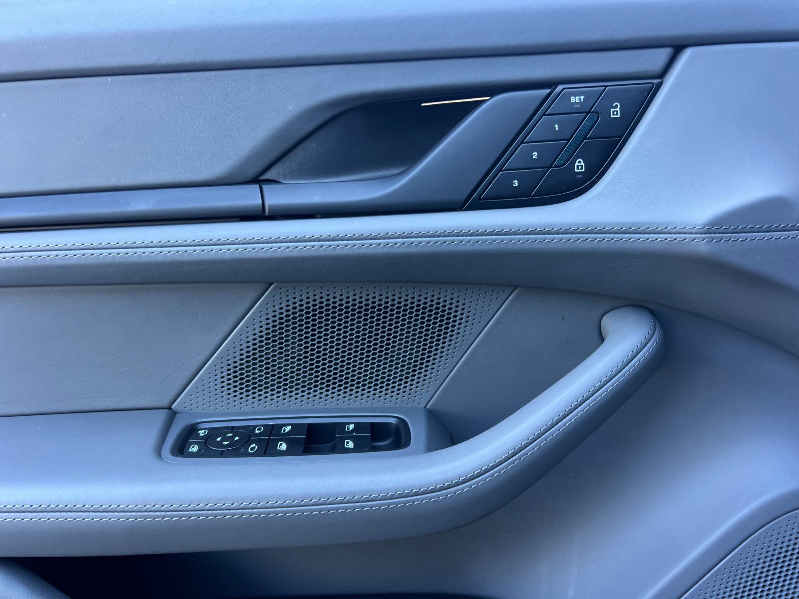 2024 Porsche Taycan 4S — foto completa 13 de 29