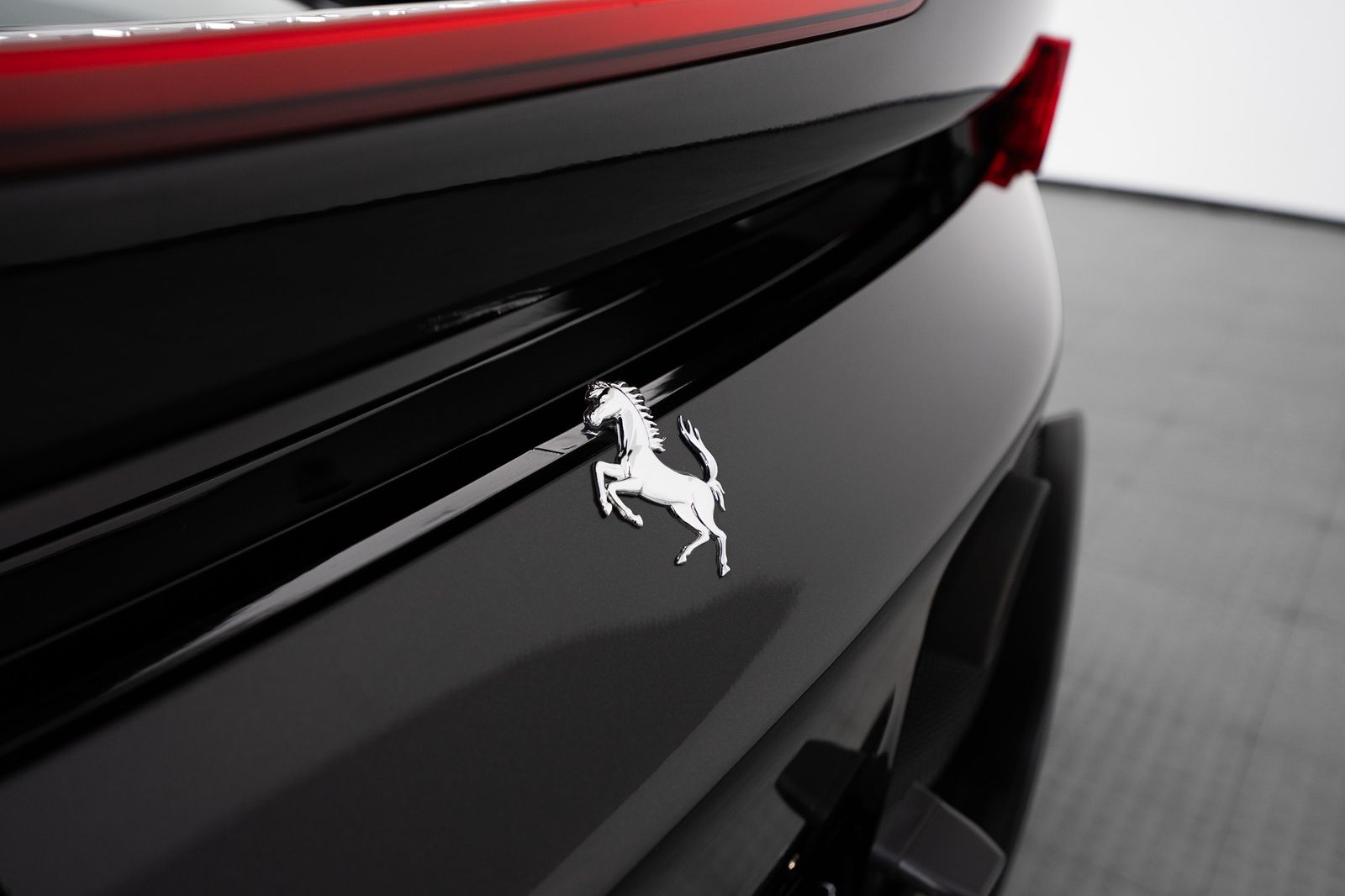 2023 Ferrari SF90 Spider — full photo 30 of 52