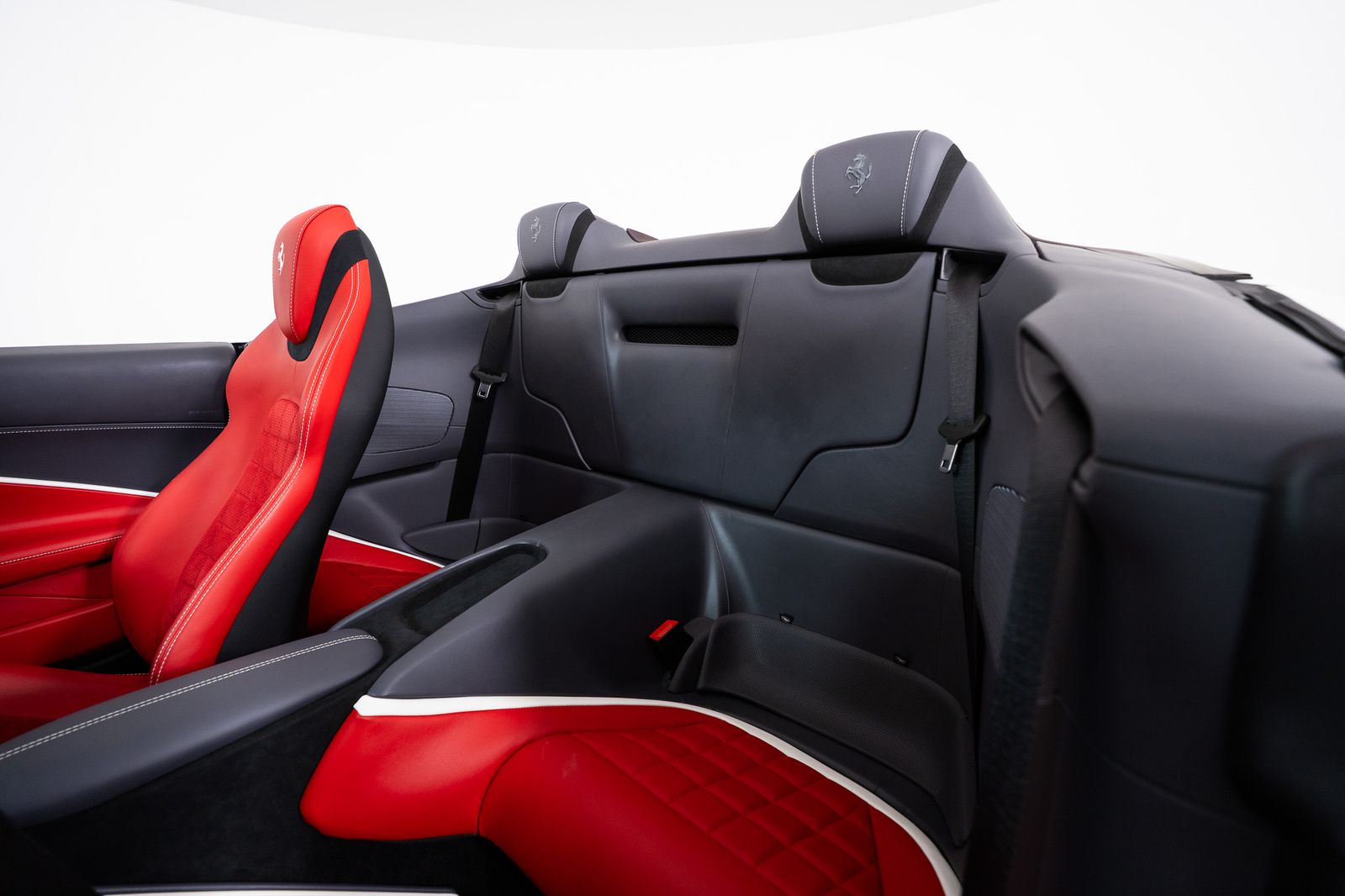 2025 Ferrari Roma Spider — foto completa 29 de 51