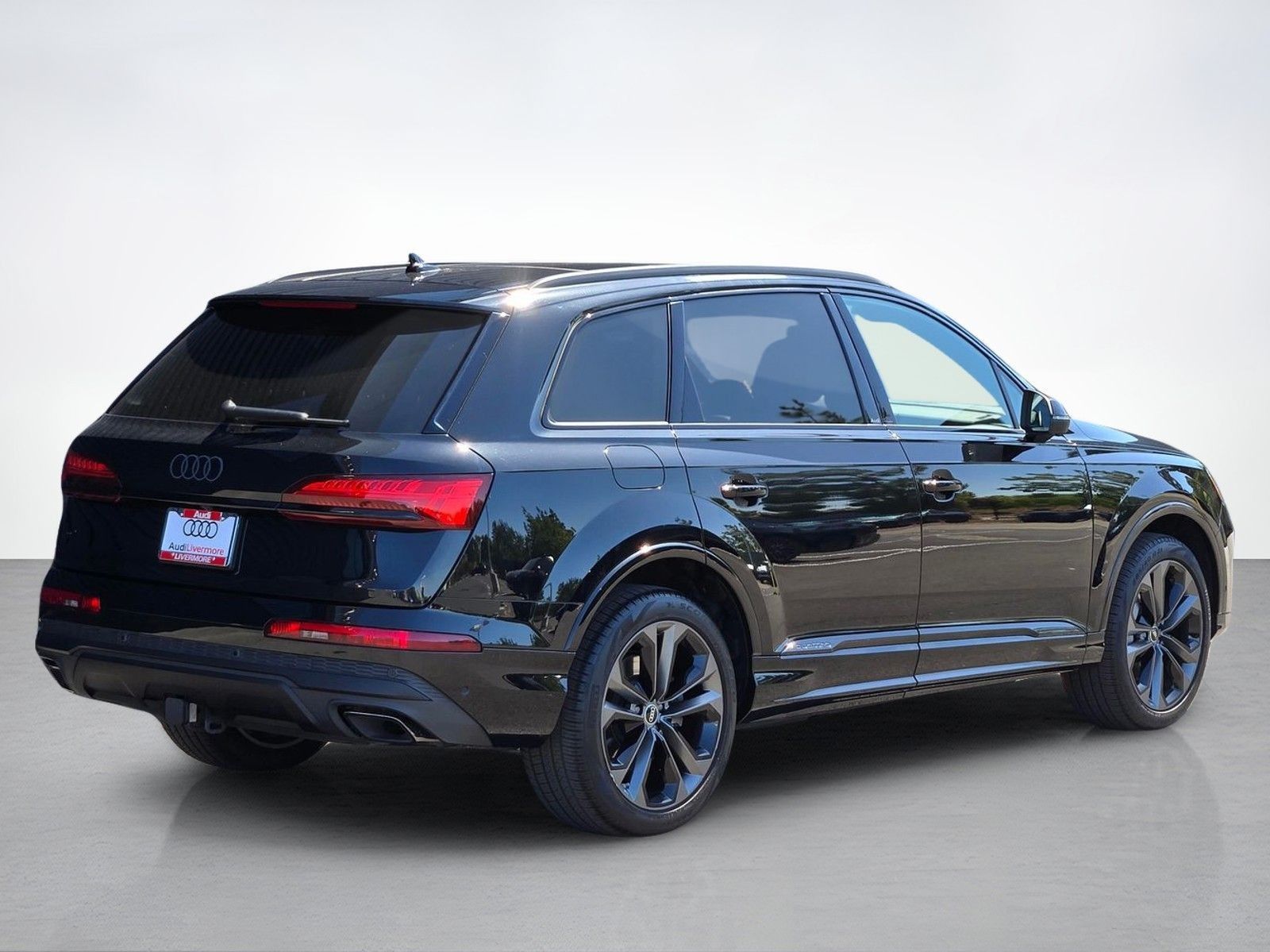 2025 Audi Q7 55 Premium Plus — full photo 6 of 45