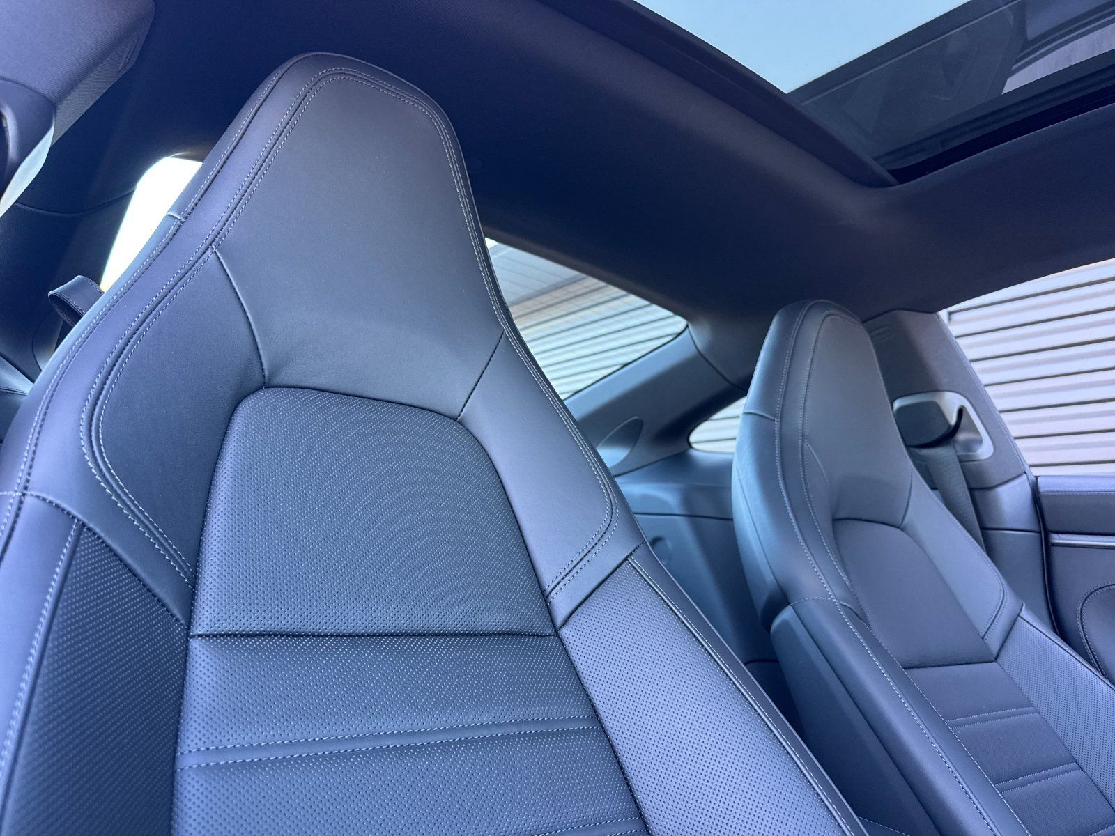 2025 Porsche 911 Carrera S — full photo 15 of 28