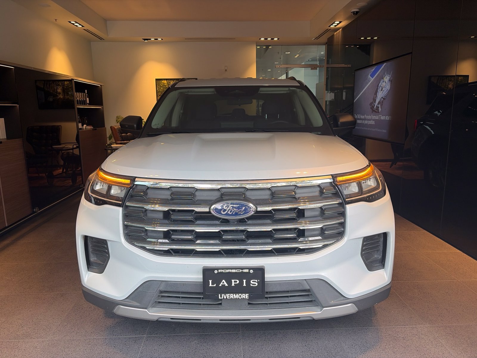 2025 Ford Explorer Active — foto 1 de 10