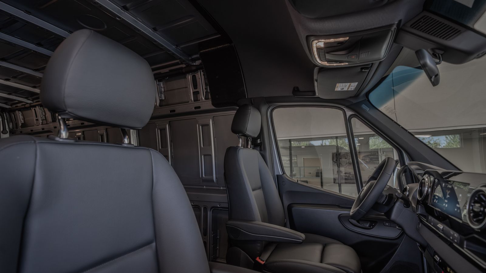 2025 Mercedes-Benz Sprinter 2500 Cargo 170 WB — full photo 32 of 36
