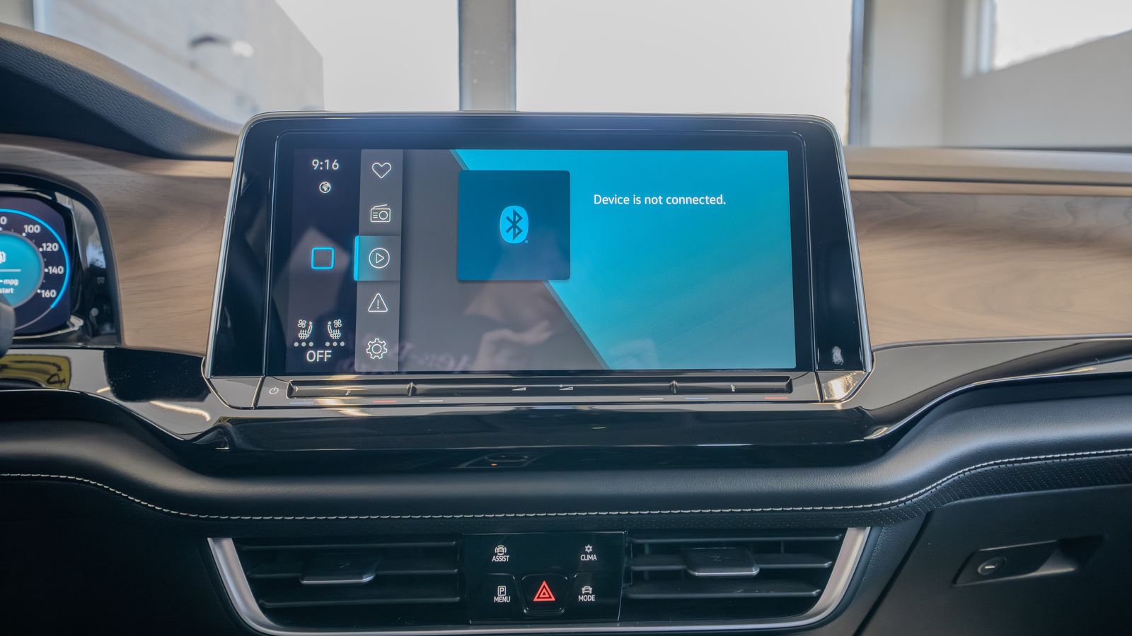 2024 Volkswagen Atlas 2.0T SE w/Technology — full photo 20 of 35