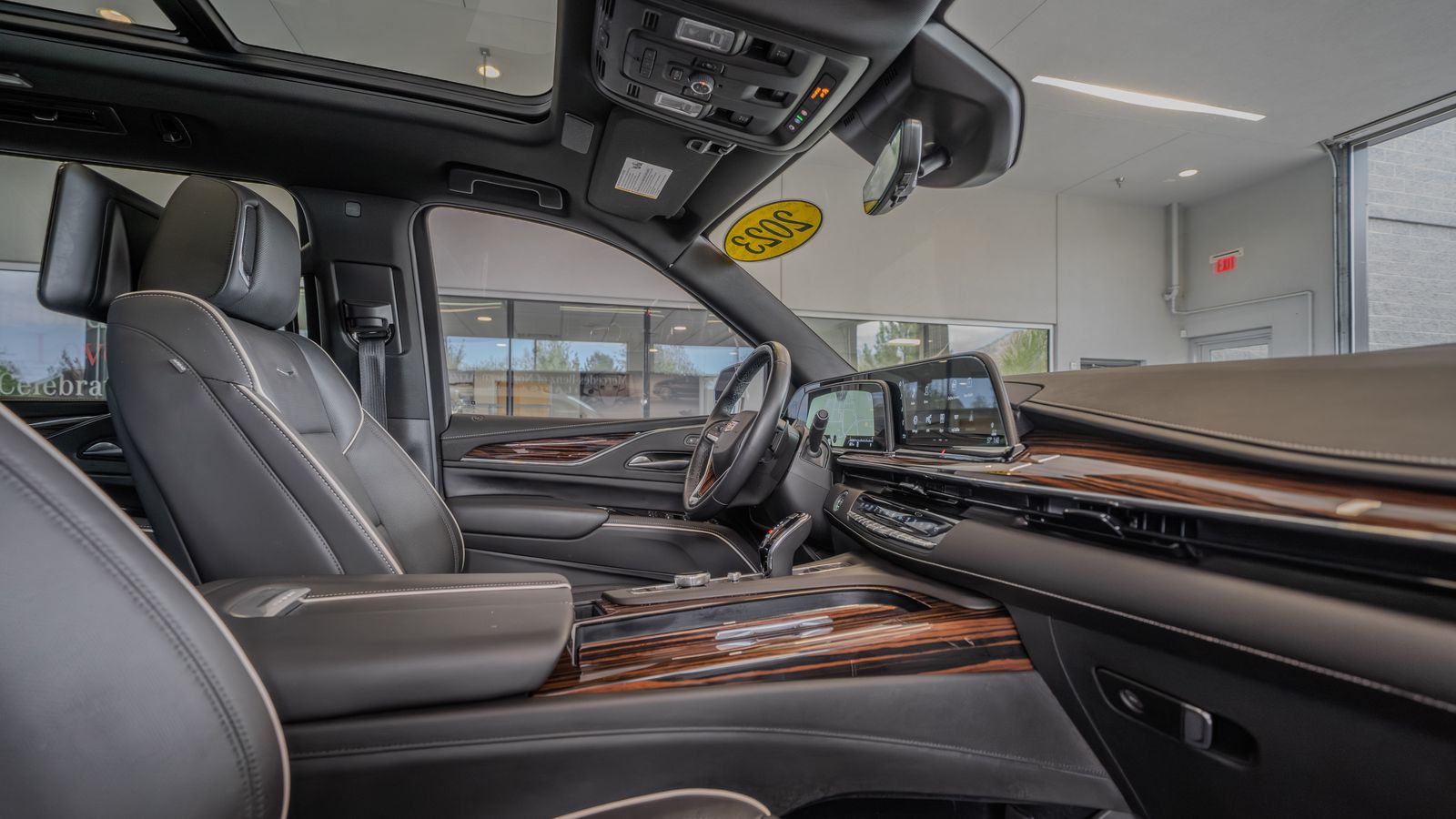 2023 Cadillac Escalade Premium Luxury — foto completa 17 de 35