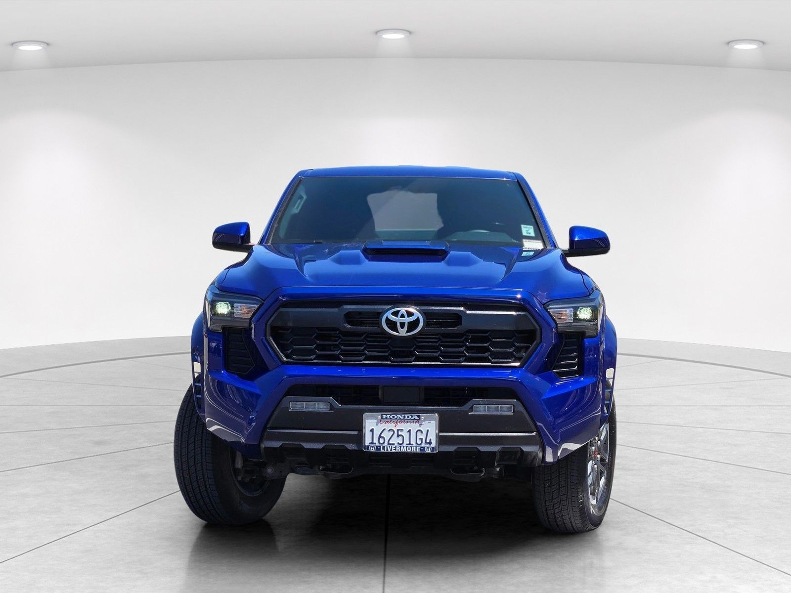 2025 Toyota Tacoma TRD Sport — full photo 3 of 28