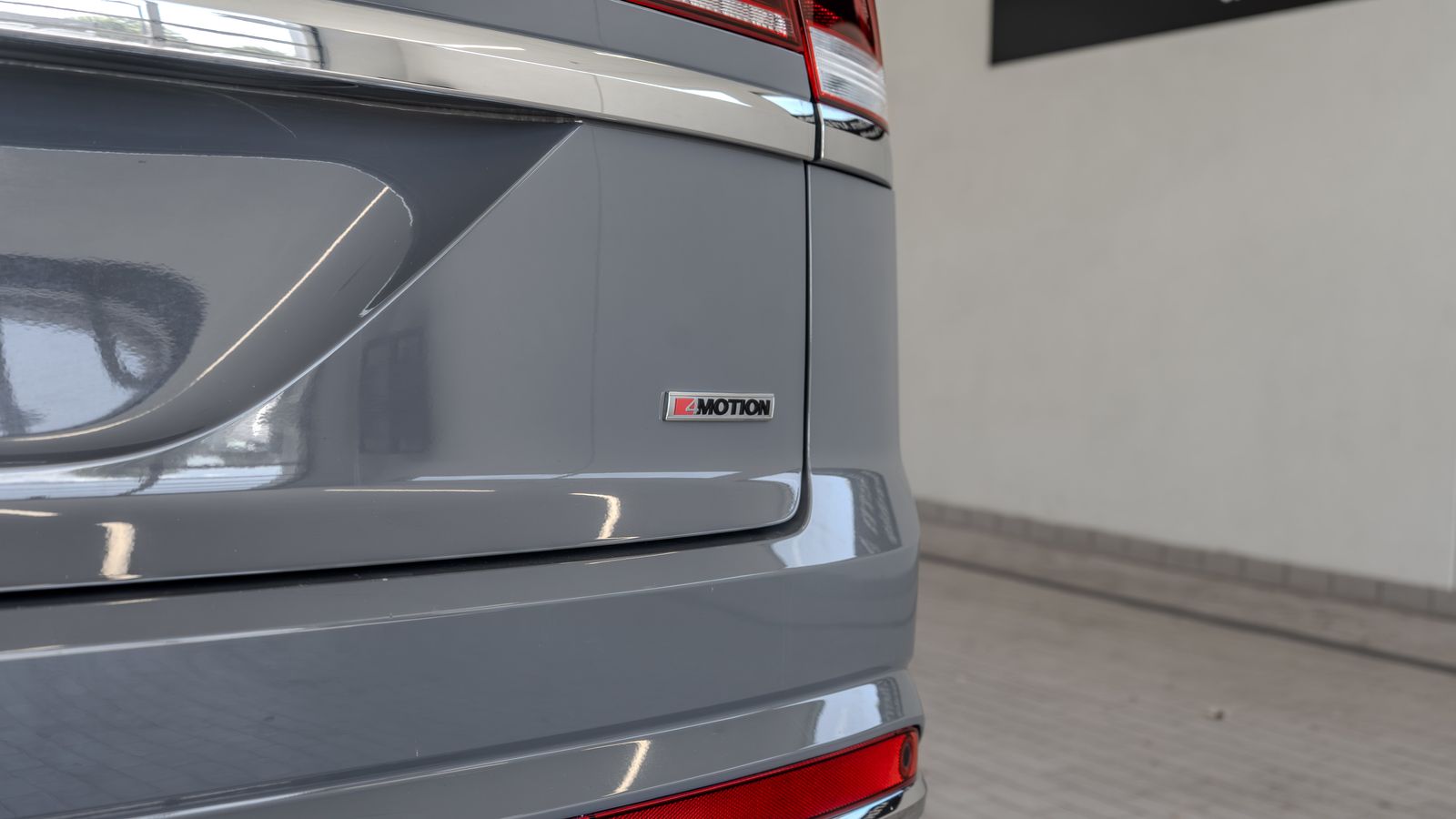 2022 Volkswagen Atlas Cross Sport 3.6L V6 SEL R-Line — full photo 24 of 34