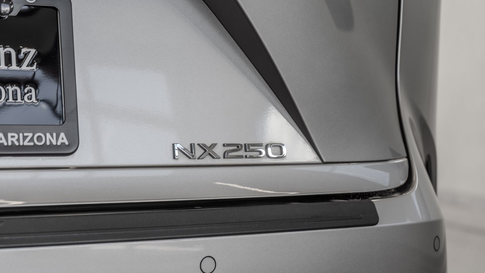 2025 Lexus NX 250 Premium — full photo 22 of 33