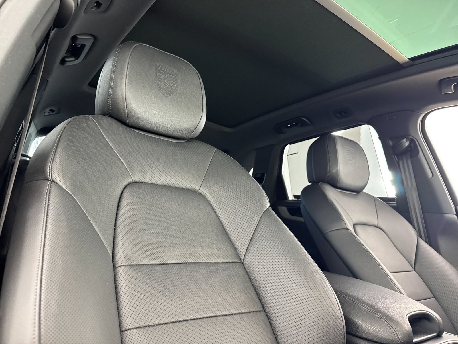 2026 Porsche Cayenne S — full photo 17 of 29