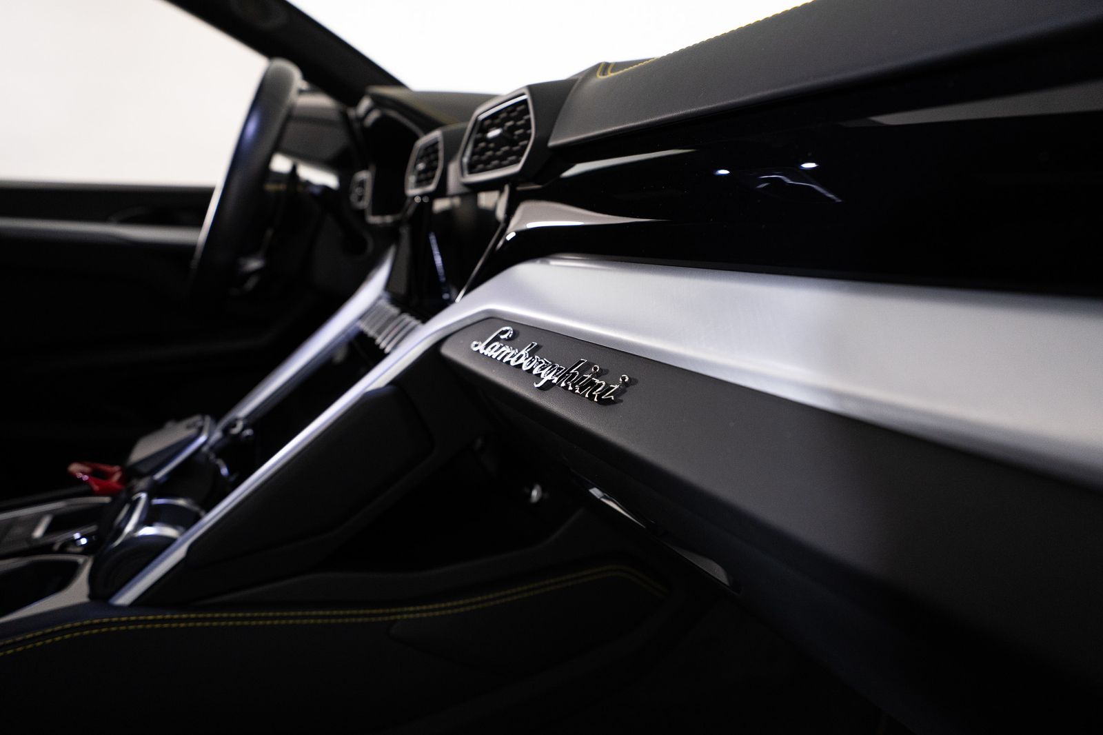 2020 Lamborghini Urus Base — full photo 26 of 53