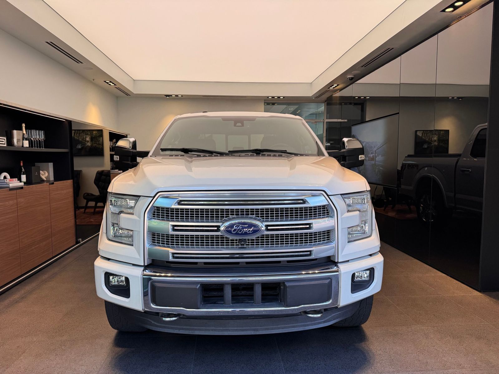 2015 Ford F-150 Platinum — full photo 2 of 10
