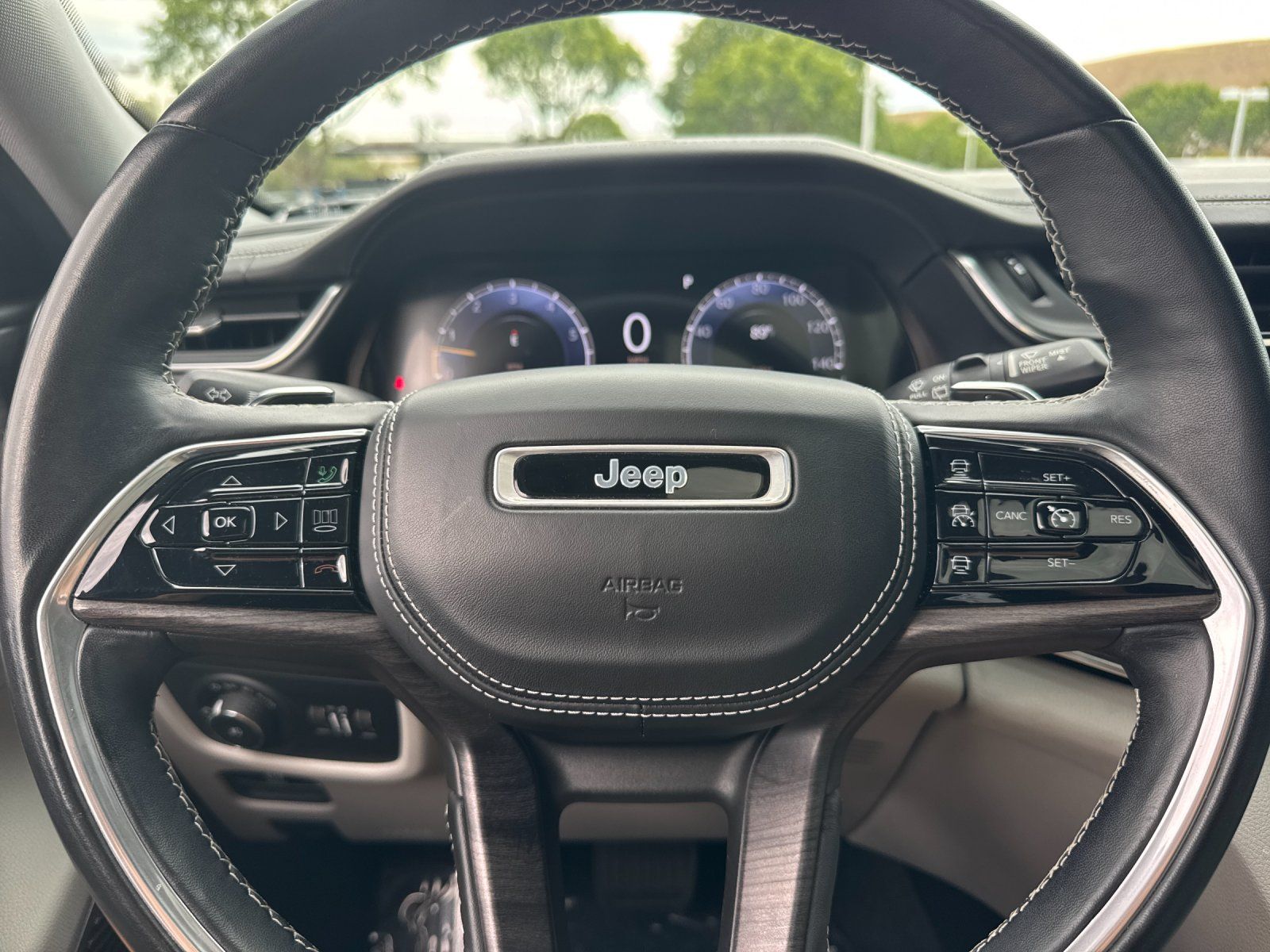 2021 Jeep Grand Cherokee L Overland — foto completa 25 de 30