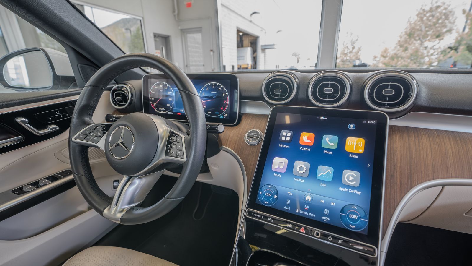 2025 Mercedes-Benz C-Class C 300 — foto completa 19 de 35