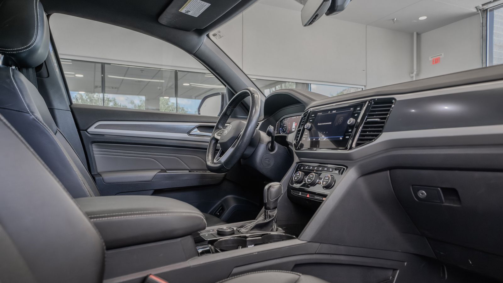 2022 Volkswagen Atlas Cross Sport 3.6L V6 SEL R-Line — full photo 18 of 34