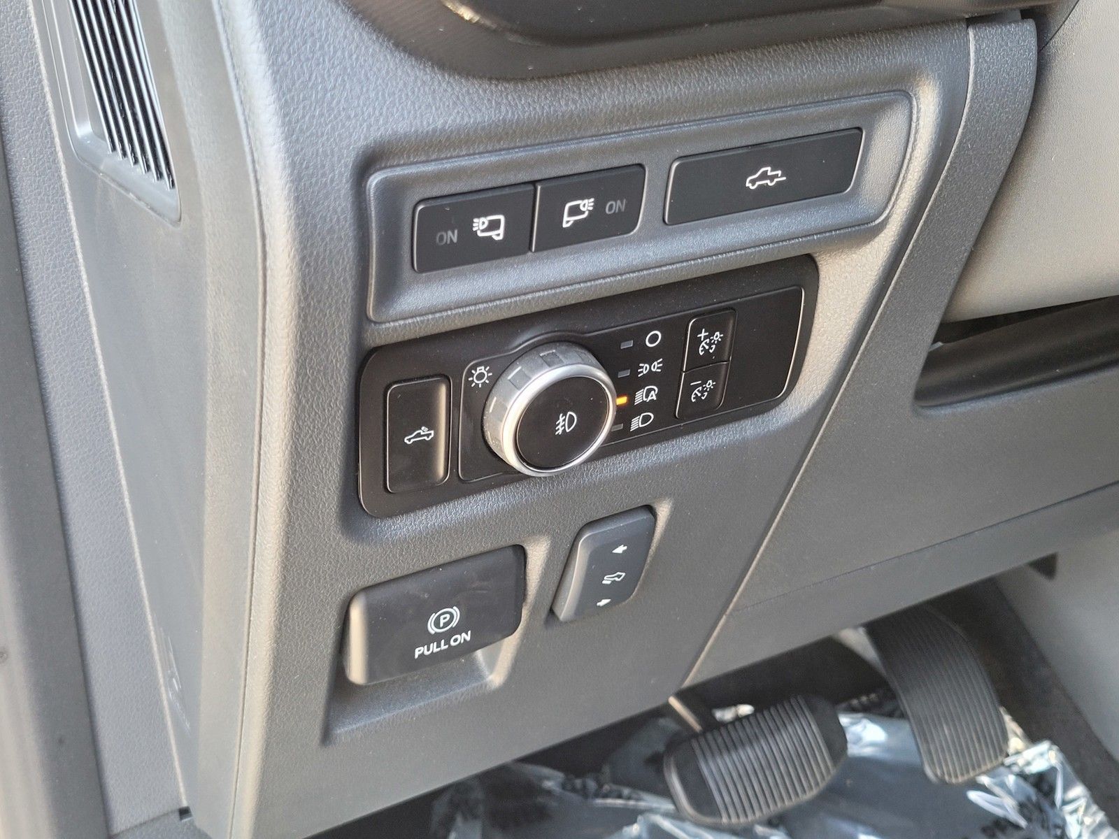 2024 Ford F-150 Raptor — full photo 21 of 46