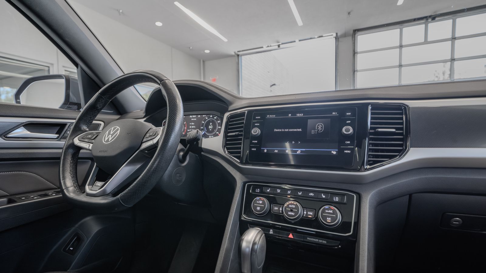 2022 Volkswagen Atlas Cross Sport 3.6L V6 SEL R-Line — full photo 19 of 34